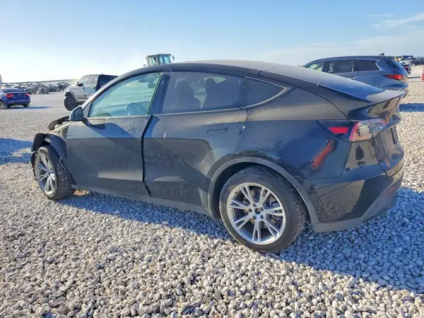 7SAYGDEE2PA136832 2023 TESLA MODEL Y - Image 2