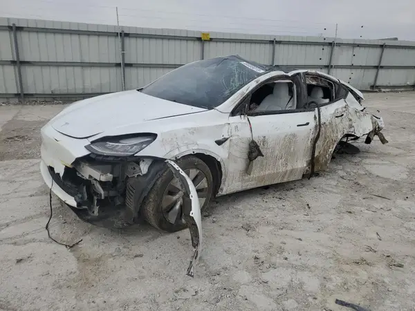 7SAYGDEE2PA145160 2023 TESLA MODEL Y - Image 1