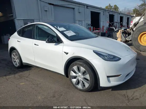 7SAYGDEE2PA155638 2023 TESLA MODEL Y - Image 1