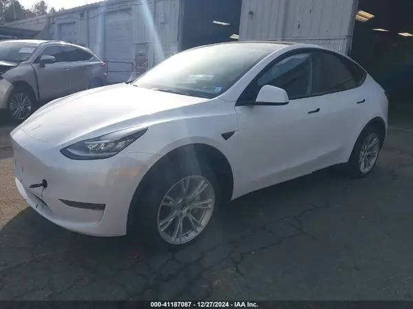 7SAYGDEE2PA155638 2023 TESLA MODEL Y - Image 2