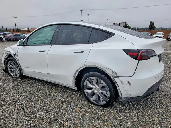 7SAYGDEE2PA185724 2023 TESLA MODEL Y - Image 2