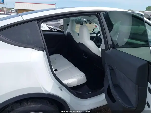 7SAYGDEE2PA192205 2023 TESLA MODEL Y - Image 8
