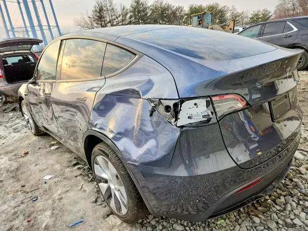 7SAYGDEE2PA193239 2023 TESLA MODEL Y - Image 2