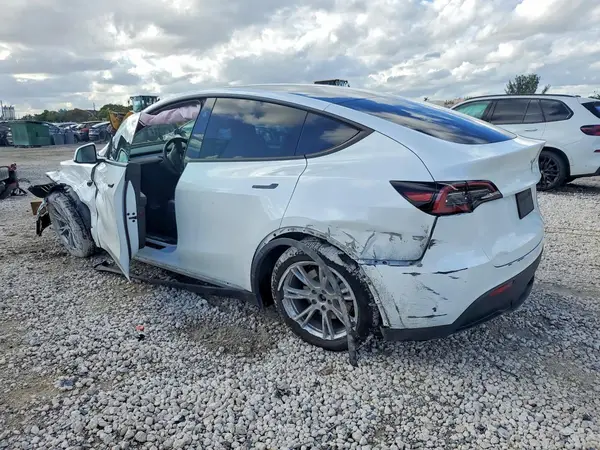 7SAYGDEE2PA194875 2023 TESLA MODEL Y - Image 2