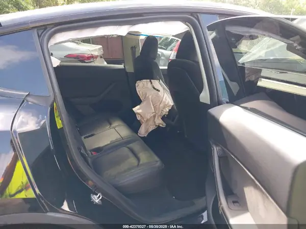 7SAYGDEE2PA195198 2023 TESLA MODEL Y - Image 8