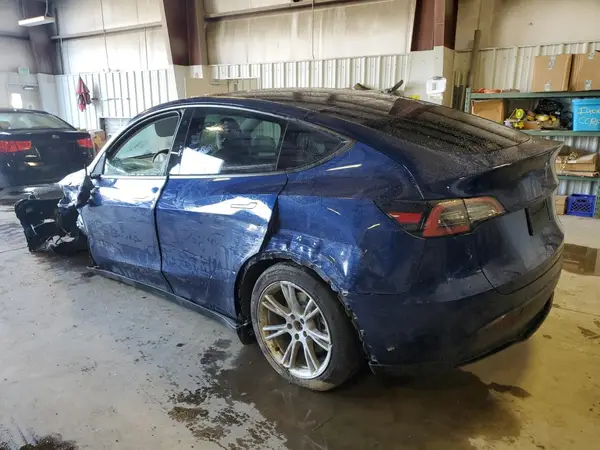 7SAYGDEE2PF585799 2023 TESLA MODEL Y - Image 2