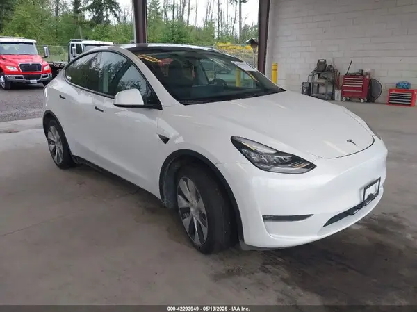 7SAYGDEE2PF589447 2023 TESLA MODEL Y - Image 1