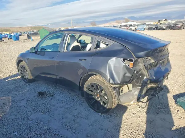 7SAYGDEE2PF597970 2023 TESLA MODEL Y - Image 2