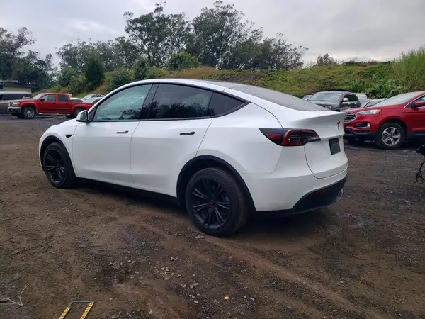 7SAYGDEE2PF598665 2023 TESLA MODEL Y - Image 2