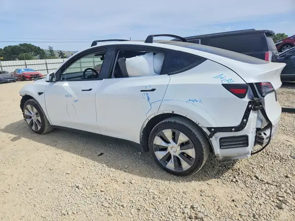 7SAYGDEE2PF600897 2023 TESLA MODEL Y - Image 2
