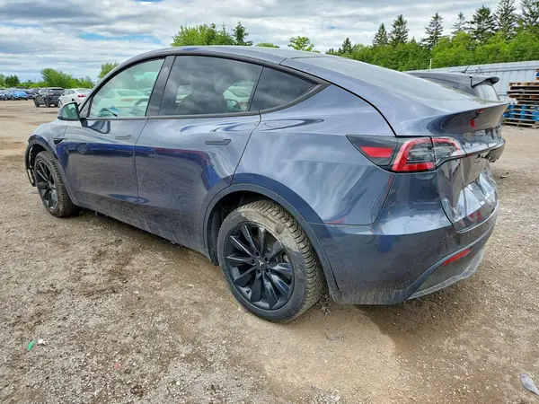 7SAYGDEE2PF607607 2023 TESLA MODEL Y - Image 2