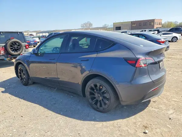 7SAYGDEE2PF608840 2023 TESLA MODEL Y - Image 2