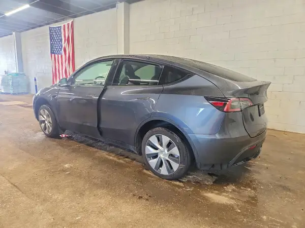 7SAYGDEE2PF610247 2023 TESLA MODEL Y - Image 2