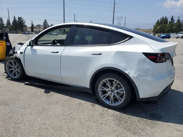 7SAYGDEE2PF620826 2023 TESLA MODEL Y - Image 2
