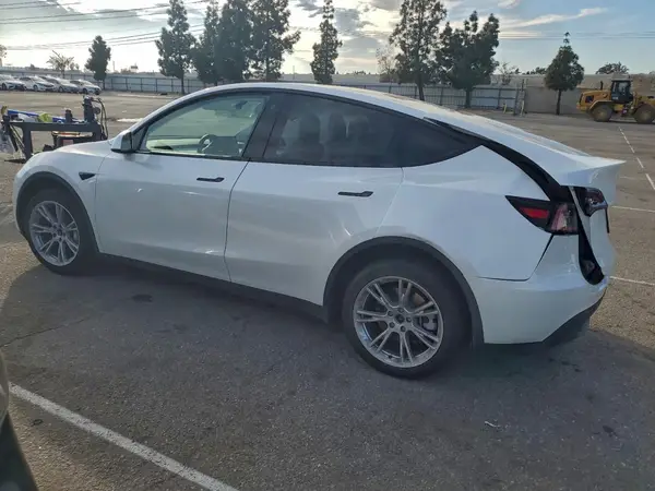 7SAYGDEE2PF621085 2023 TESLA MODEL Y - Image 2