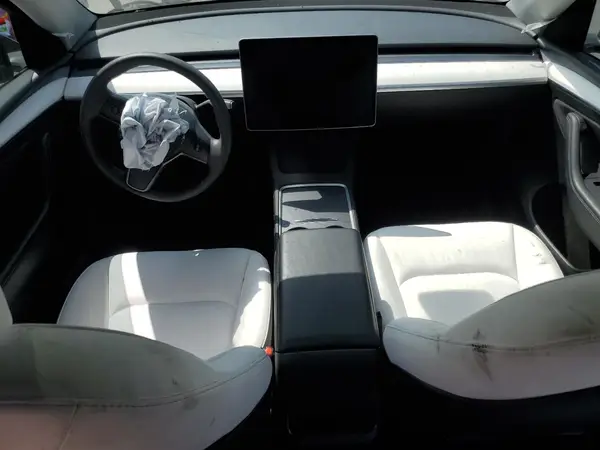 7SAYGDEE2PF622060 2023 TESLA MODEL Y - Image 8