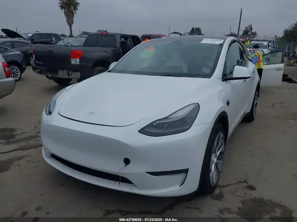 7SAYGDEE2PF623287 2023 TESLA MODEL Y - Image 2