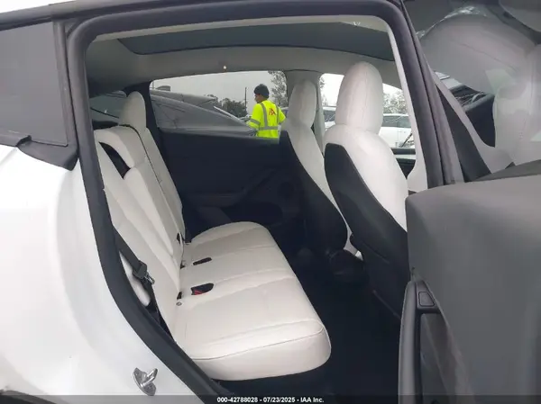 7SAYGDEE2PF623287 2023 TESLA MODEL Y - Image 8