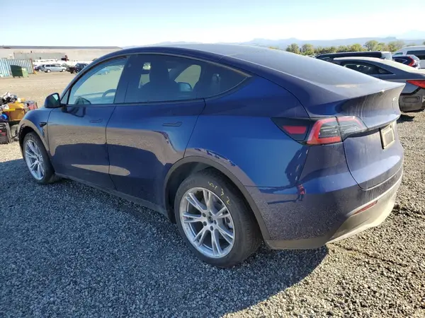 7SAYGDEE2PF631633 2023 TESLA MODEL Y - Image 2