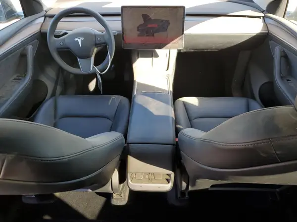 7SAYGDEE2PF631633 2023 TESLA MODEL Y - Image 8
