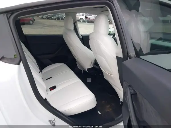 7SAYGDEE2PF631955 2023 TESLA MODEL Y - Image 8