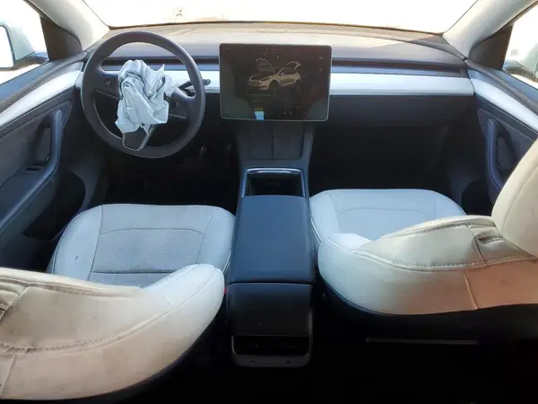 7SAYGDEE2PF635696 2023 TESLA MODEL Y - Image 8