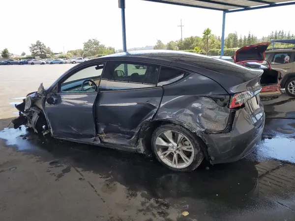 7SAYGDEE2PF638467 2023 TESLA MODEL Y - Image 2
