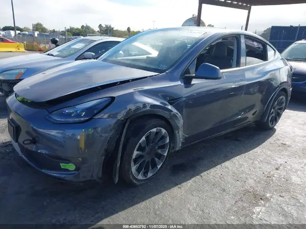 7SAYGDEE2PF642955 2023 TESLA MODEL Y - Image 2