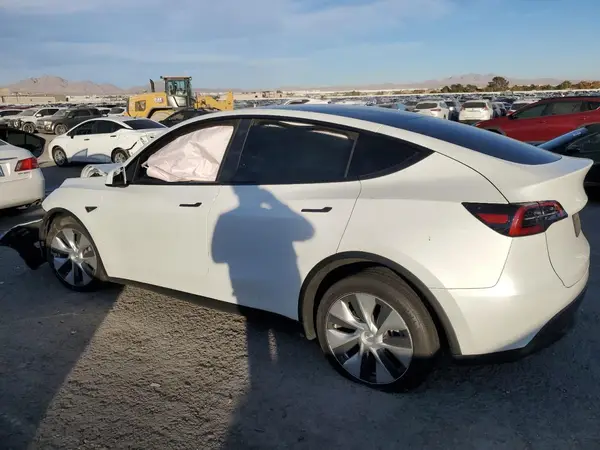 7SAYGDEE2PF644978 2023 TESLA MODEL Y - Image 2