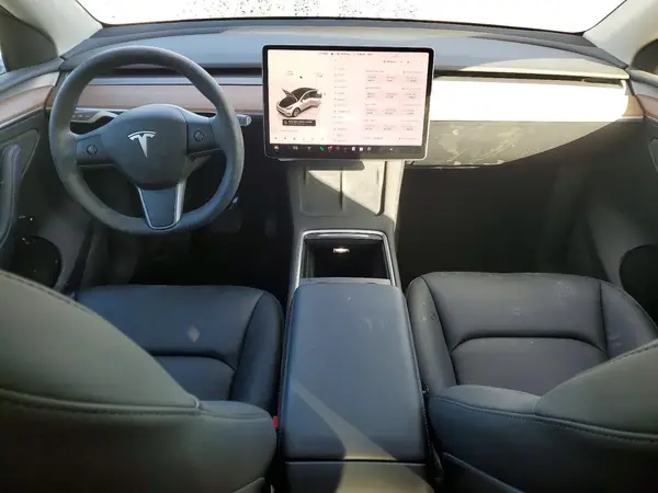 7SAYGDEE2PF674921 2023 TESLA MODEL Y - Image 8