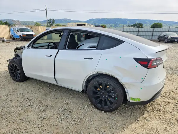 7SAYGDEE2PF676488 2023 TESLA MODEL Y - Image 2