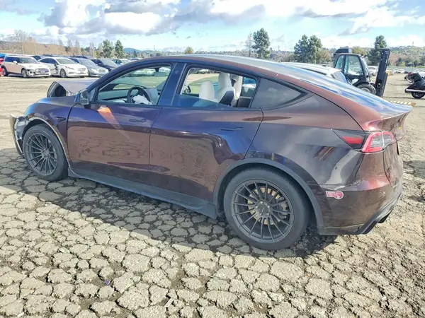 7SAYGDEE2PF683764 2023 TESLA MODEL Y - Image 2
