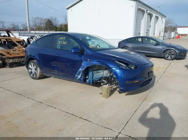 7SAYGDEE2PF685594 2023 TESLA MODEL Y - Image 1