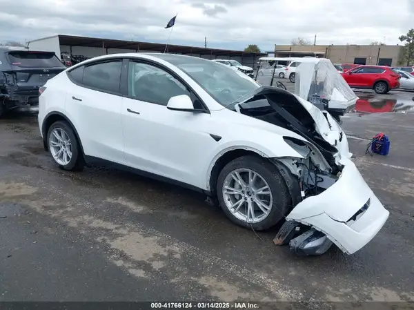 7SAYGDEE2PF686311 2023 TESLA MODEL Y - Image 1