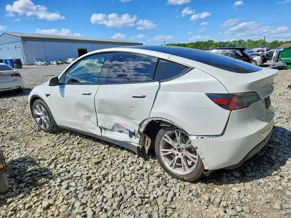 7SAYGDEE2PF703107 2023 TESLA MODEL Y - Image 2