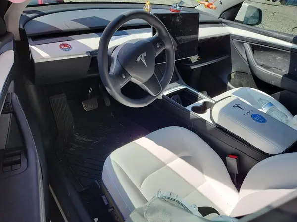 7SAYGDEE2PF703107 2023 TESLA MODEL Y - Image 8