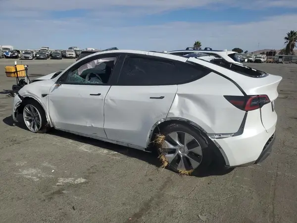 7SAYGDEE2PF738780 2023 TESLA MODEL Y - Image 2