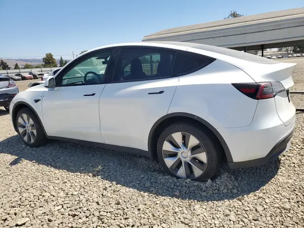 7SAYGDEE2PF739329 2023 TESLA MODEL Y - Image 2