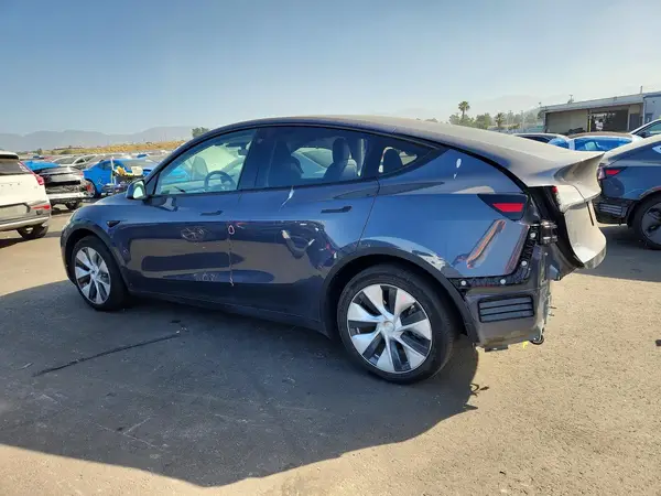 7SAYGDEE2PF743302 2023 TESLA MODEL Y - Image 2