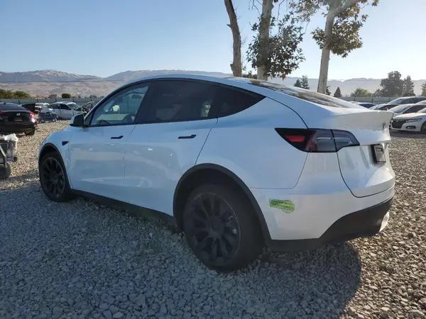7SAYGDEE2PF746748 2023 TESLA MODEL Y - Image 2