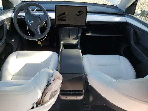 7SAYGDEE2PF746748 2023 TESLA MODEL Y - Image 8