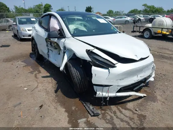 7SAYGDEE2PF747091 2023 TESLA MODEL Y - Image 1