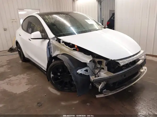 7SAYGDEE2PF749388 2023 TESLA MODEL Y - Image 1