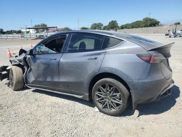 7SAYGDEE2PF757670 2023 TESLA MODEL Y - Image 2
