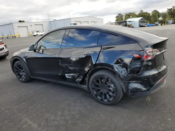 7SAYGDEE2PF760231 2023 TESLA MODEL Y - Image 2