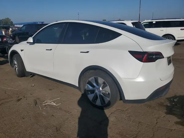 7SAYGDEE2PF760388 2023 TESLA MODEL Y - Image 2