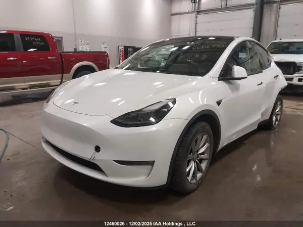 7SAYGDEE2PF777918 2023 TESLA MODEL Y - Image 2