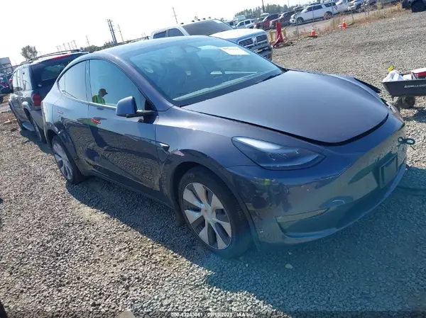 7SAYGDEE2PF805829 2023 TESLA MODEL Y - Image 1