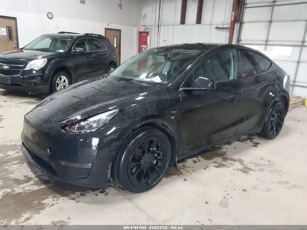 7SAYGDEE2PF808844 2023 TESLA MODEL Y - Image 2