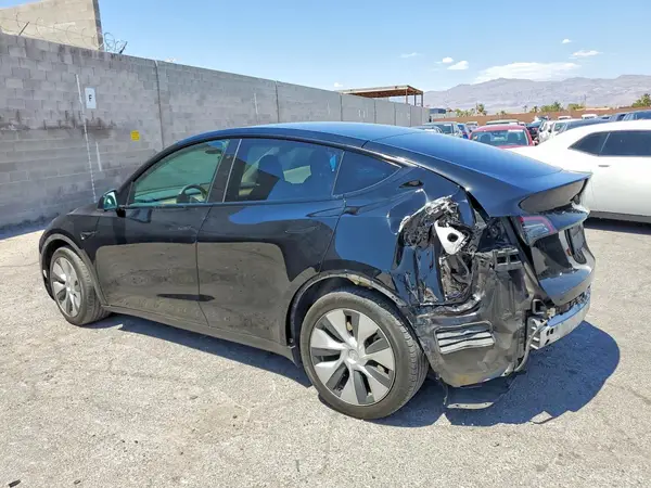 7SAYGDEE2PF813543 2023 TESLA MODEL Y - Image 2